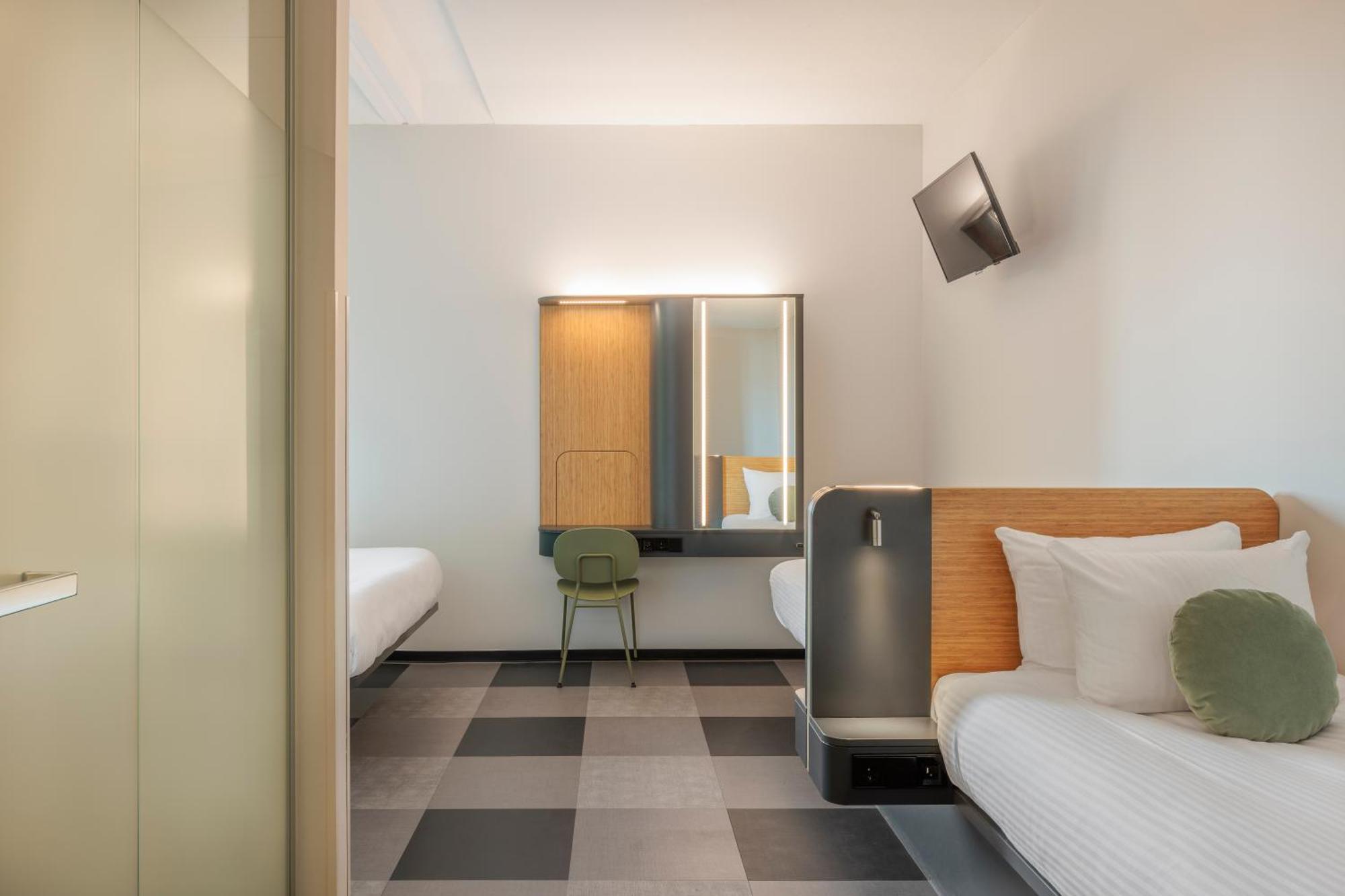 Maxhotel Amsterdam Airport Schiphol - Recently Renovated Hoofddorp Extérieur photo