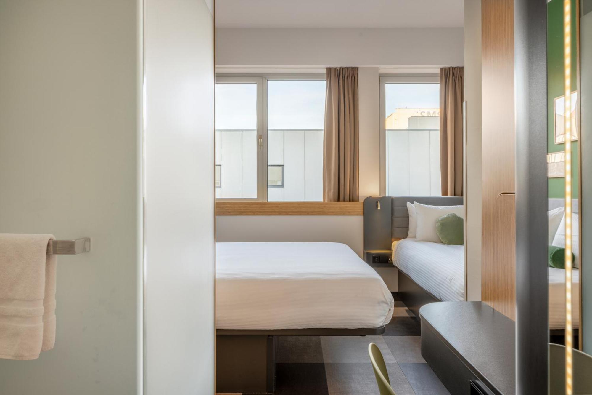 Maxhotel Amsterdam Airport Schiphol - Recently Renovated Hoofddorp Extérieur photo