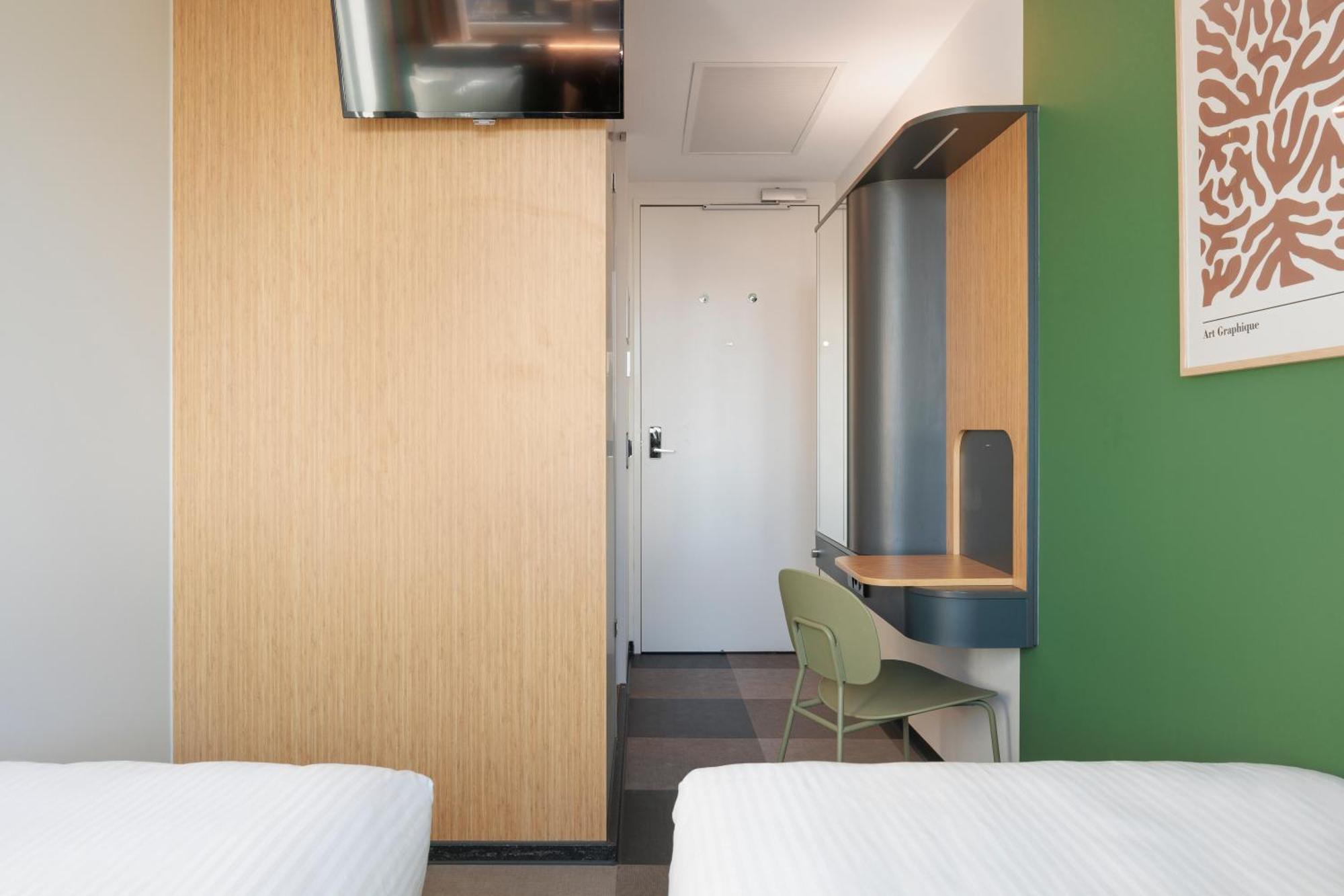 Maxhotel Amsterdam Airport Schiphol - Recently Renovated Hoofddorp Chambre photo