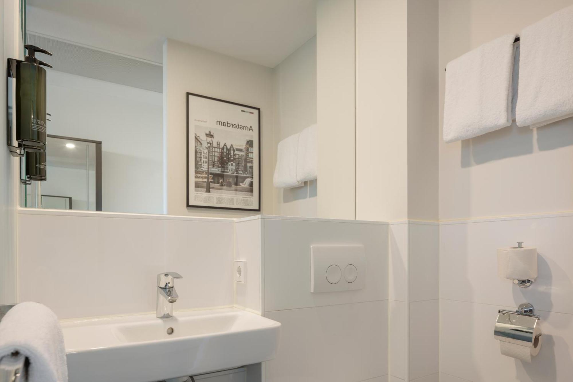 Maxhotel Amsterdam Airport Schiphol - Recently Renovated Hoofddorp Extérieur photo